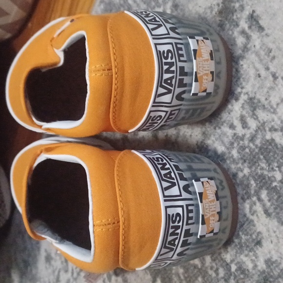 Off the wall stacked Vans - Picture 4 of 7